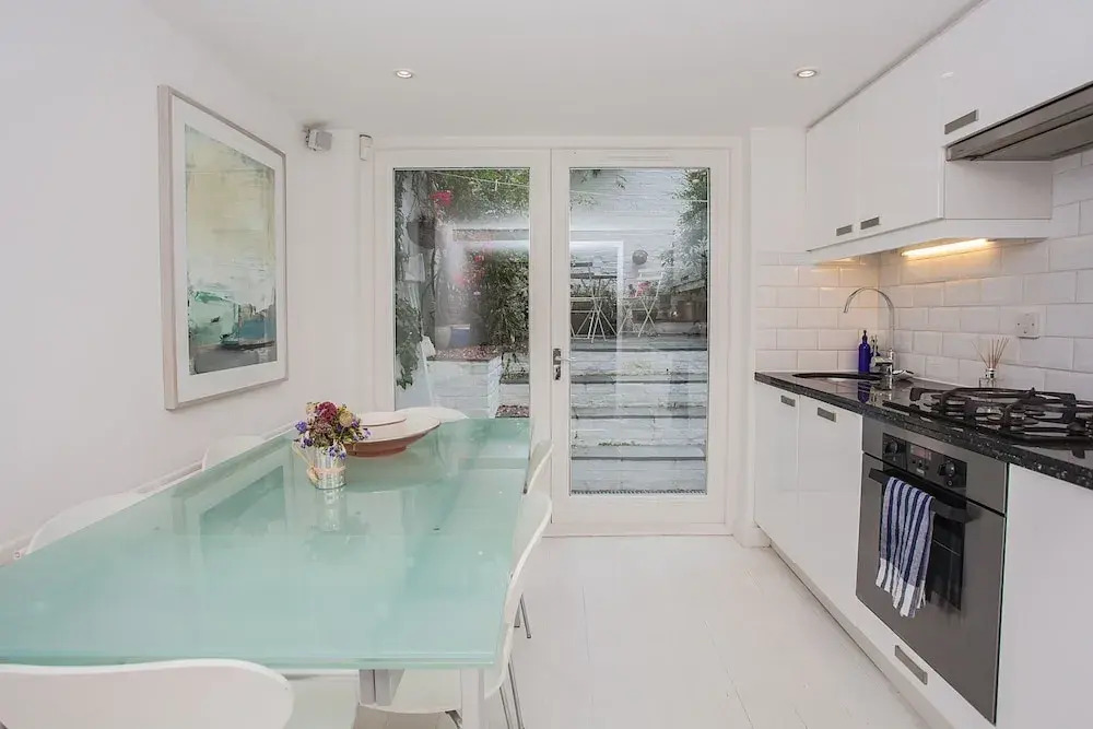 2 Bedroom Flat Near Portobello With Garden