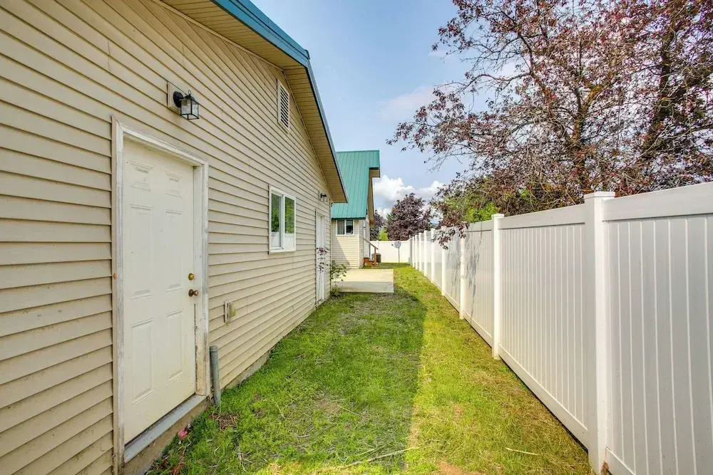 Spirit Lake Home w/ Fenced Yard: 1 Mi to Water!
