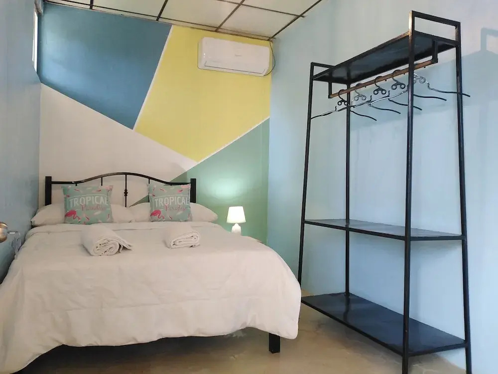 Hostel, Café & Garden Travelers