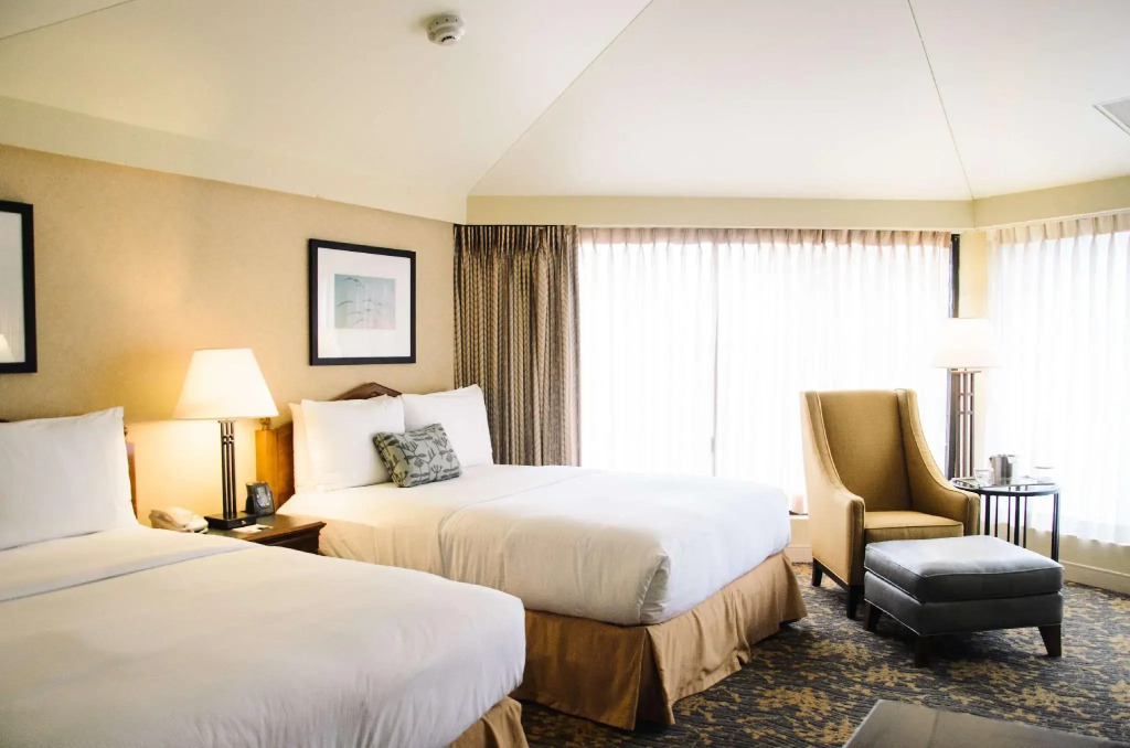 Indian Lakes Hotel