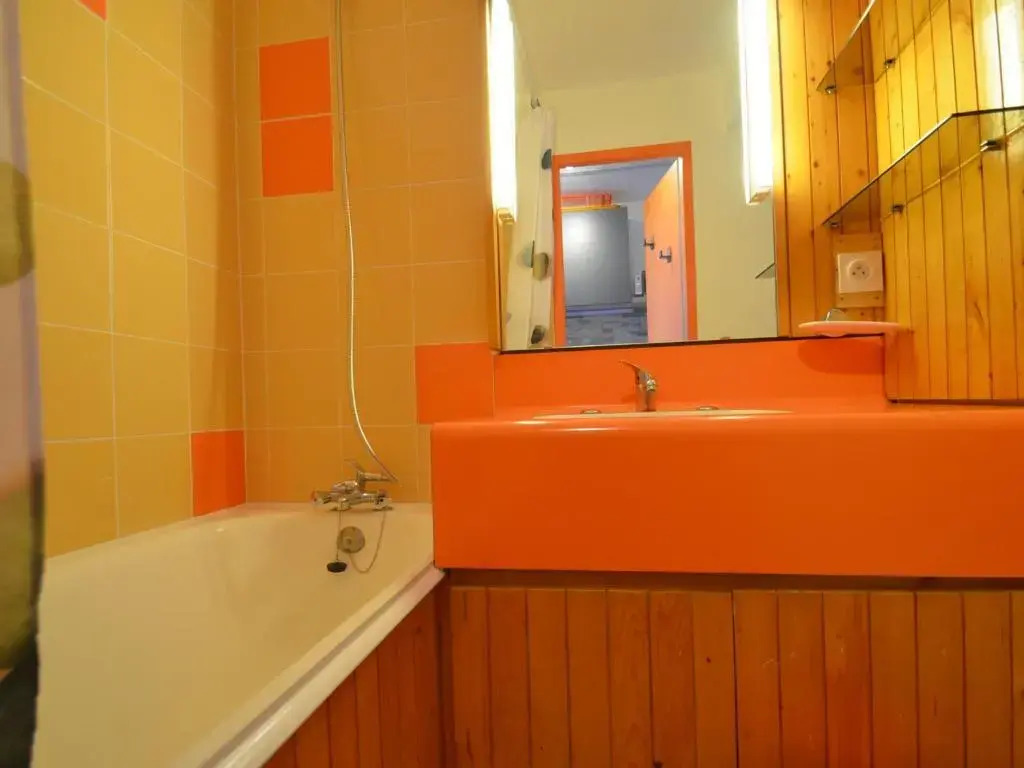 Appartement Les Menuires, 1 pièce, 2 personnes - FR-1-452-273