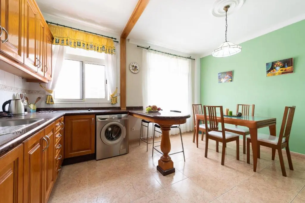 Spacious 3BR 5 min Walk to Las Canteras - Parking