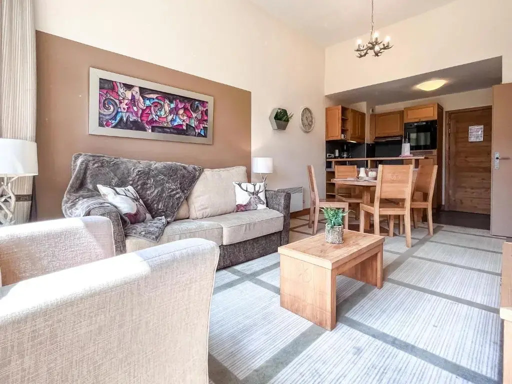 Bright, spacious South-facing 1-bedroom apartment