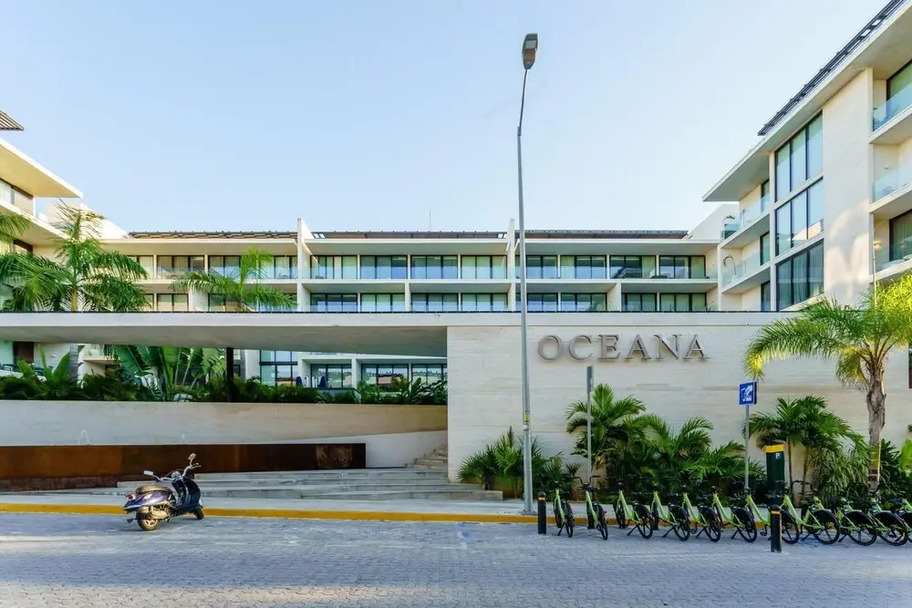 Exclusive 2 Level PH 3 BR Private Pool Roof Wifi Stunning Amenities GYM