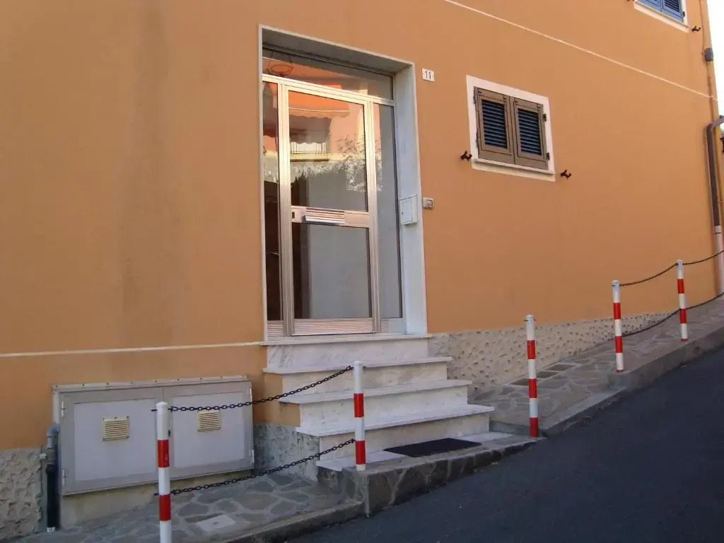 A.A.U.T. Via Bordone 11 - Moneglia (GE) - ITALY CITRA: 010037-LT-0358