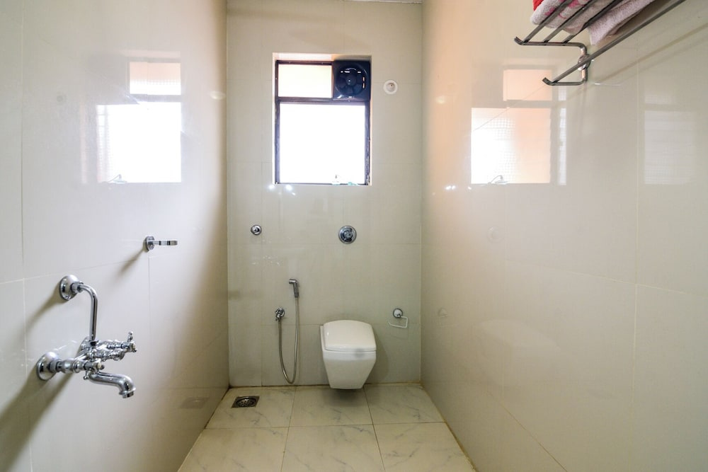 Villa - Sleeps 8 - Garden - Parking - Patio