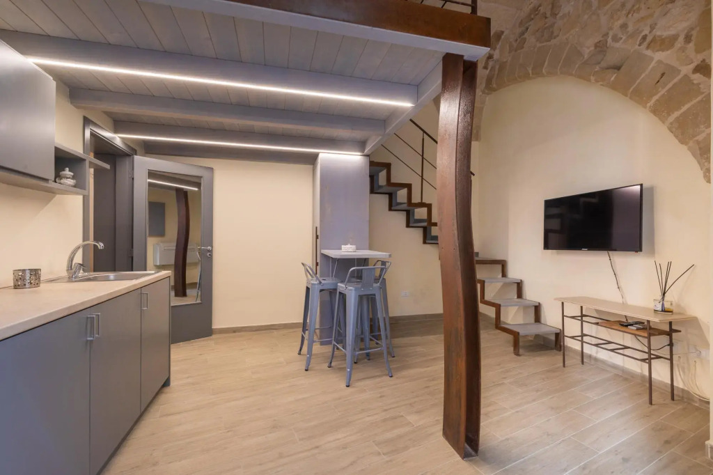 Studio apartment with kitchen in the historic center of Lecce-Casa Anibaldi
