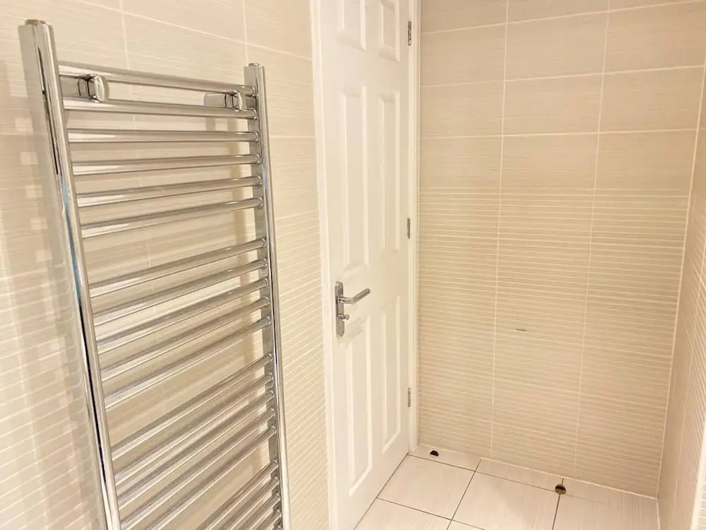4-bed House With Private Garden in Barnsley!