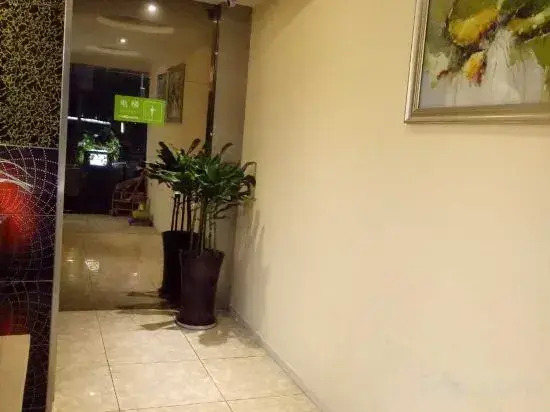 Kunshan Rongding Hotel (Yushan Square Subway Station Branch)