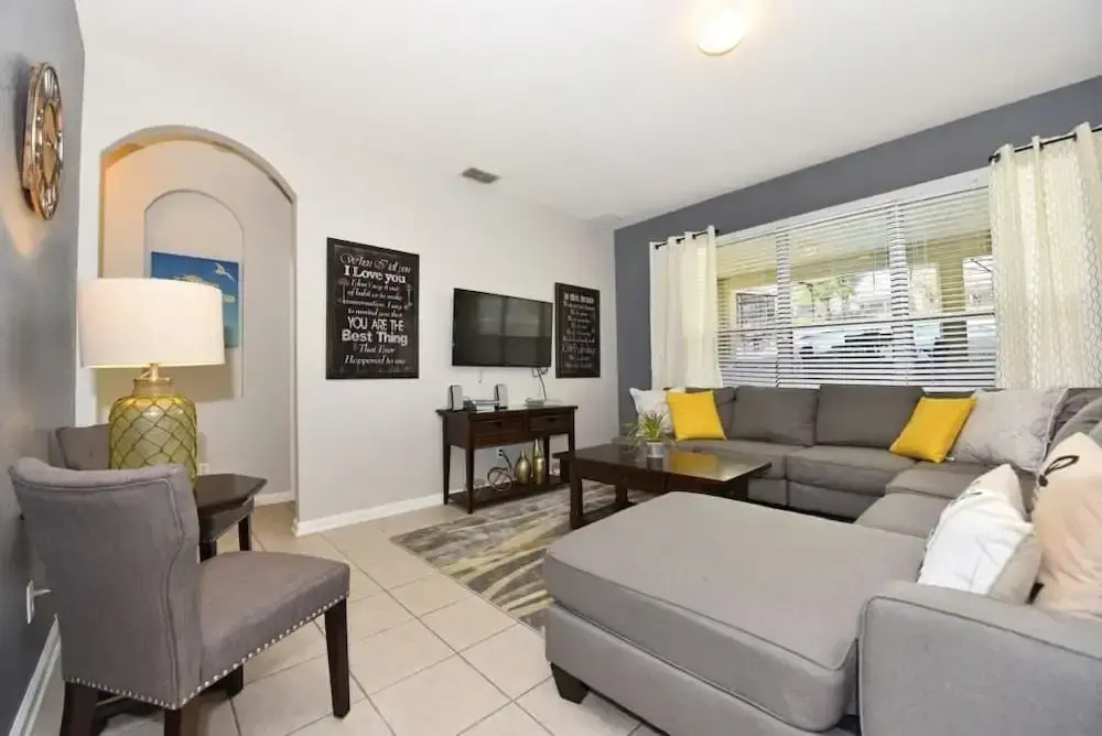 7767 The Windsor House 6 Bedroom by Florida Star