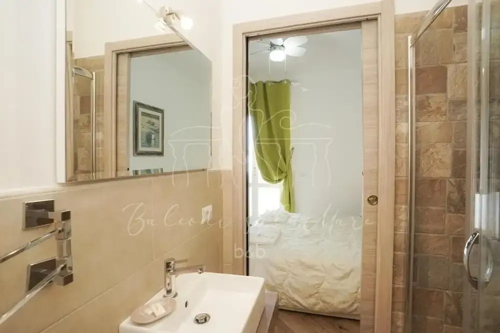 Room in B&B - B&B Balconi Sul Mare Standard Room With Balcony Overlooking the sea "la Staffa"