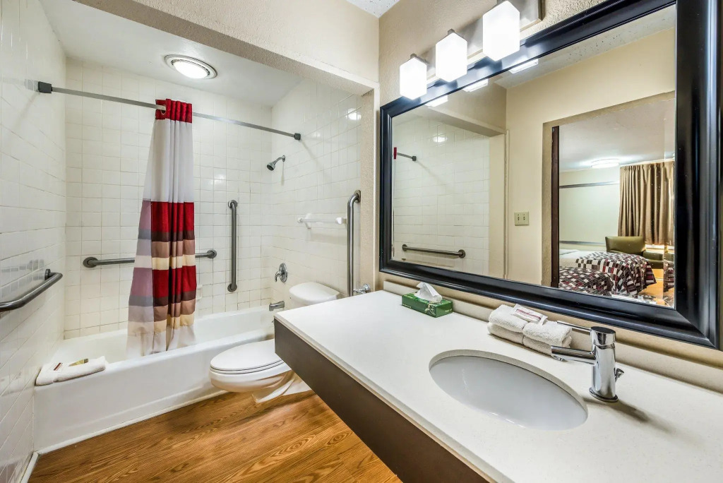 Red Roof Inn & Suites Wapakoneta