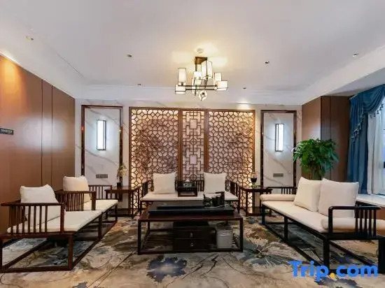Yijia Lijing Hotel (Xipu Metro Station)