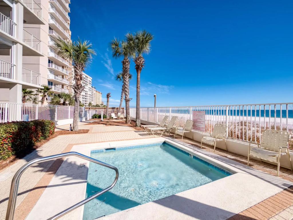 Gorgeous Penthouse 3 Bedroom Condo - Beach Front in Orange Beach