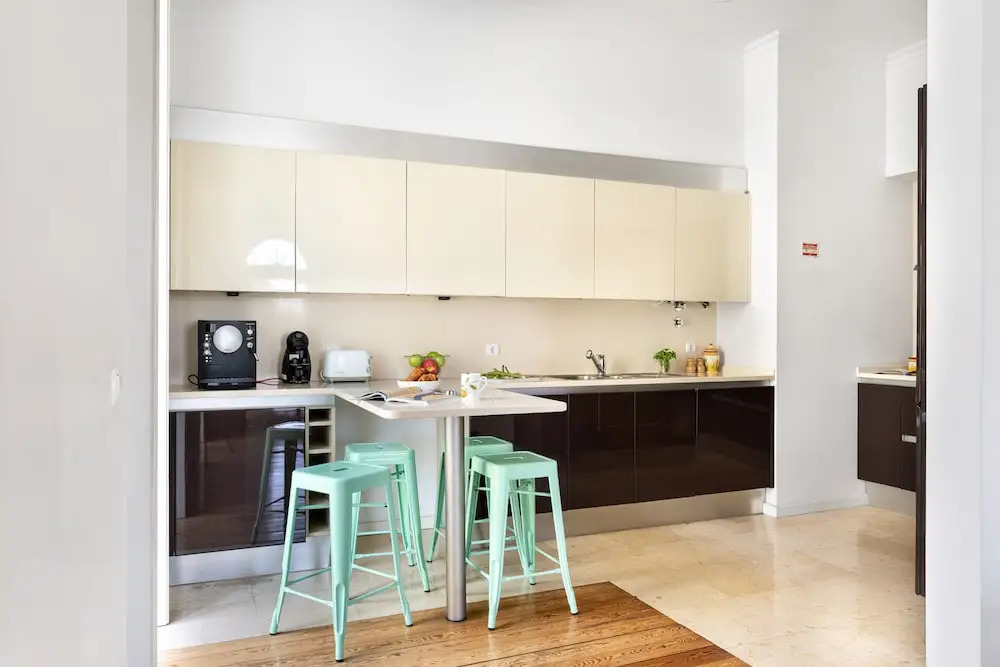 JOIVY Splendid 2BR Apt w/ parking&balcony, 10mins to Praça do Comércio