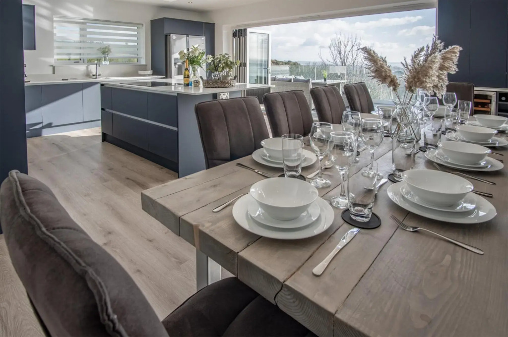 Sunrise - 5 Bedroom Holiday Home - Pendine