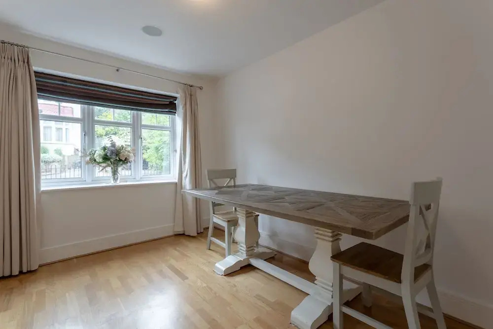 3 Bedroom Home In The Heart Of Wimbledon