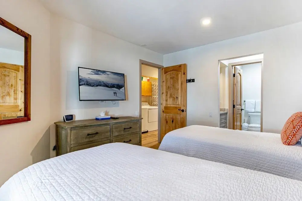 82 Ridgepoint 3 Bedroom Townhouse by RedAwning