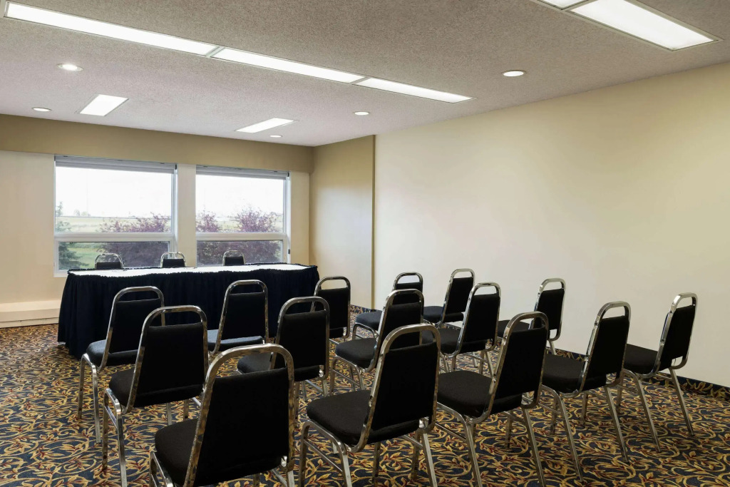 Super 8 by Wyndham Sherwood Park/Edmonton Area