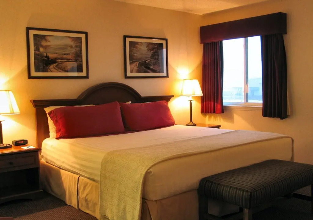 Ten Pin Inn & Suites