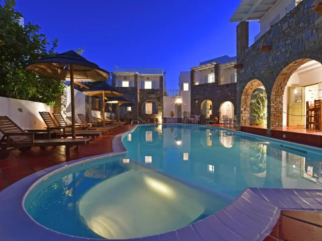 Zefi Hotel & Suites