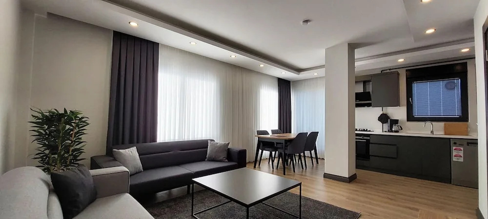 Professionally Maintained Spacious New Suites 4