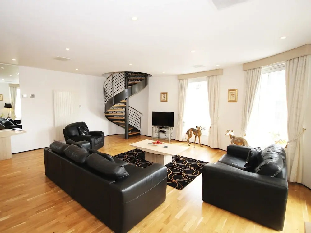 93a Grey Street Apartments