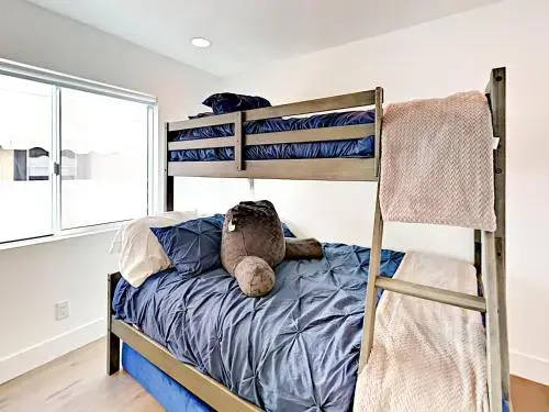 918 W Balboa Blvd Condo Unit A