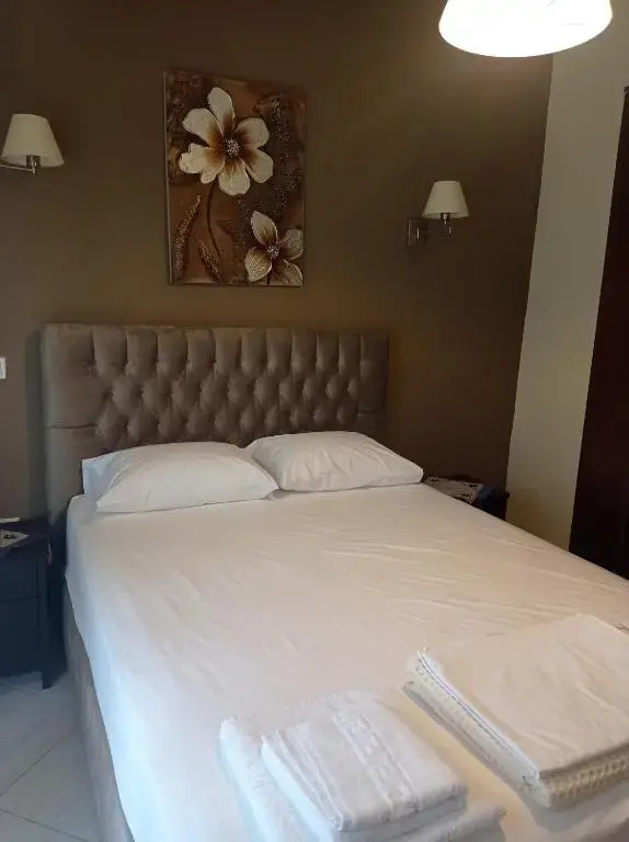 Deluxe Apartments 2