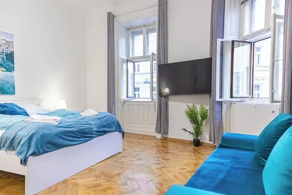 3 Apartments For 16 Near Lugner