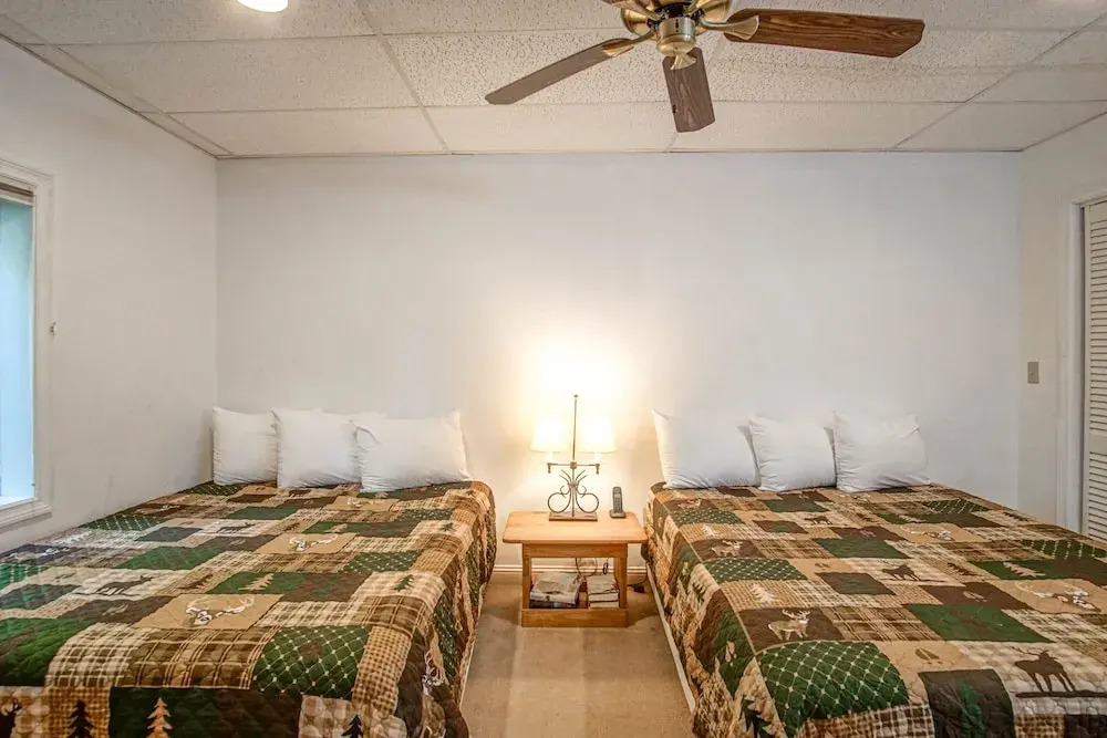 South West Ridge 72-153 5 Br: Large Western Views. Private hot Tub. Wood Fireplace