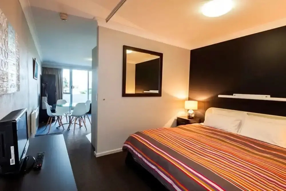 Horizons 414 - Deluxe Lake Front Studio l Pool l Tennis l WiFi