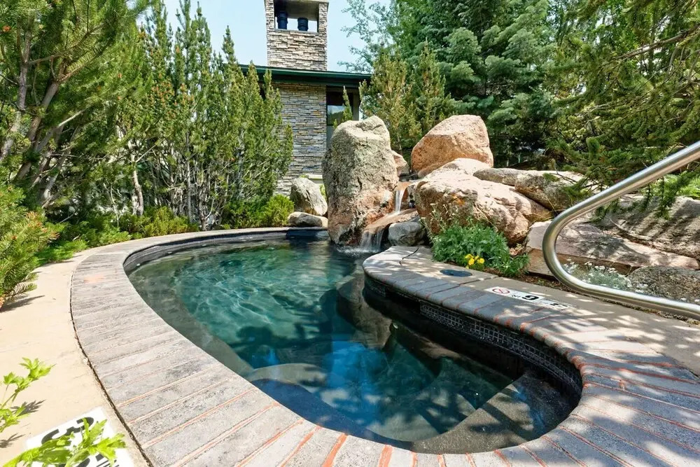 New Listing! Tamarack W/ Pool & Hot Tubs 4 Bedroom Townhouse