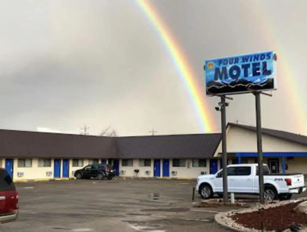 Four Winds Motel & RV Park