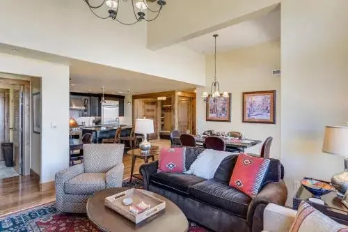 Edgemont 2707 - Luxury Ski-in Ski-out Condo
