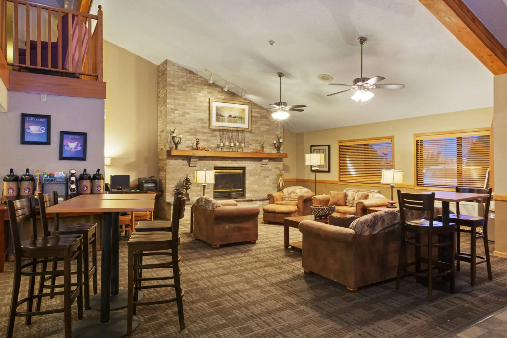AmericInn by Wyndham Dickinson