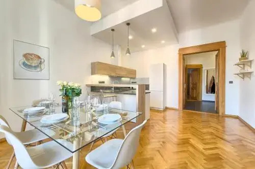 Spacious And Bright Apartment Dusni 13