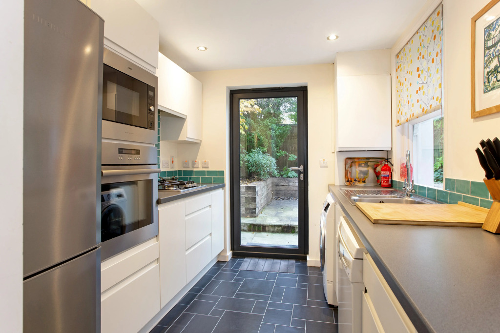 Perfect for family stays, ideal for walk to shops & restaurants