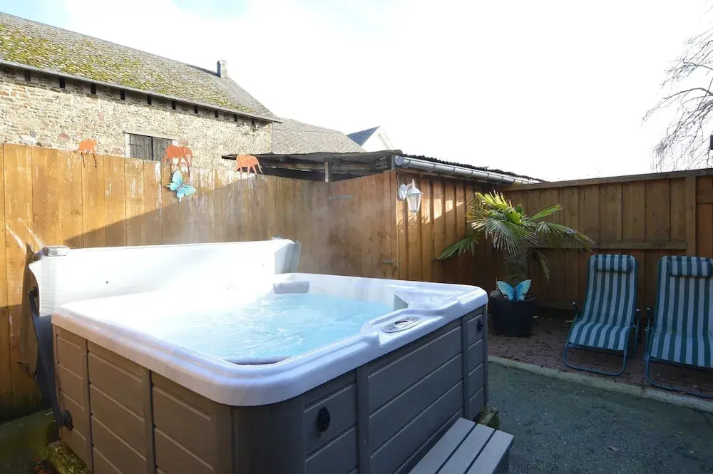 Comfy Holiday Home in Burg Reuland with Sauna, Terrace, BBQ