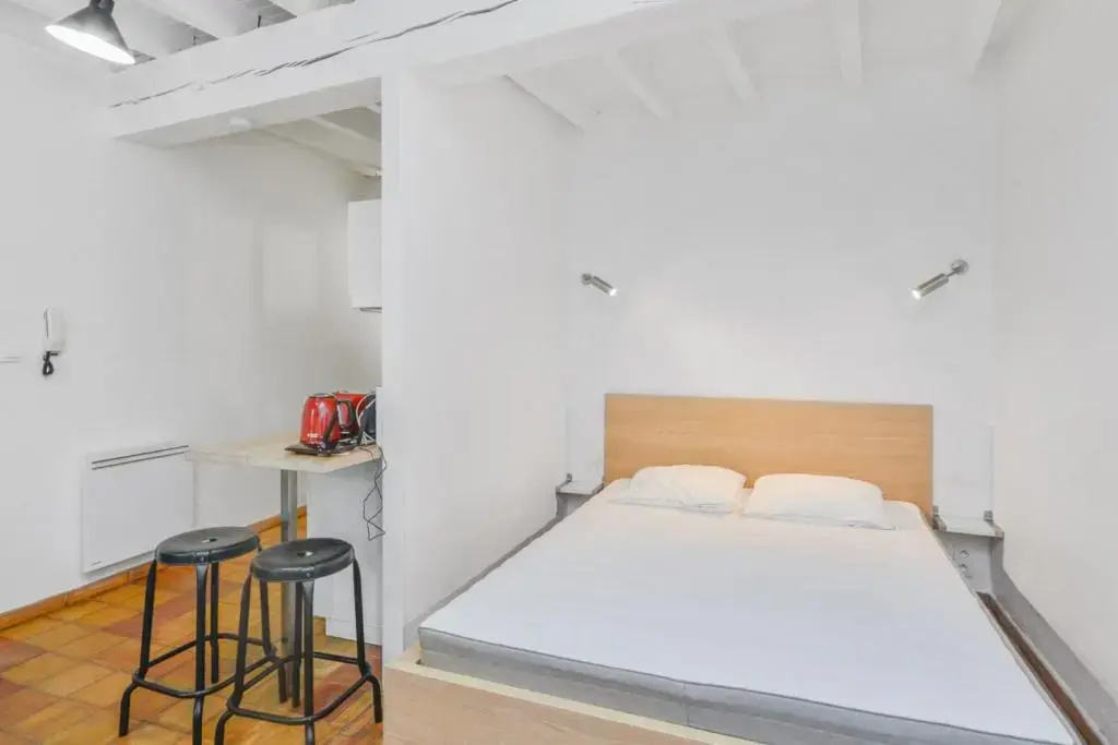 Bright studio near the Popes Palace in Avignon - Welkeys