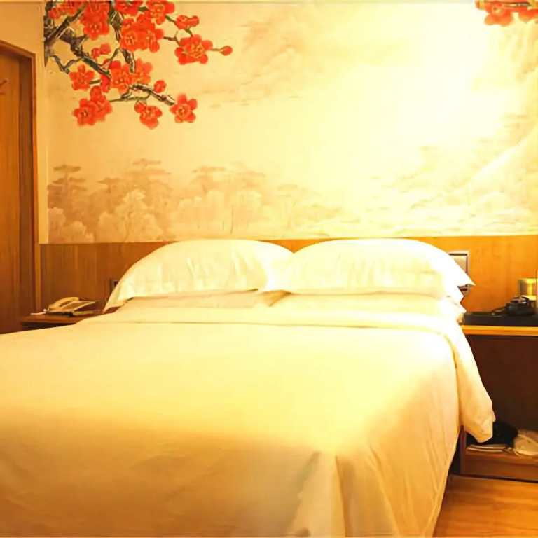 Junpin Coastal Hotel (Qingdao Railway Station Subway Station Zhanqiao Branch)(君品海岸酒店（青岛火车站地铁站栈桥店）)