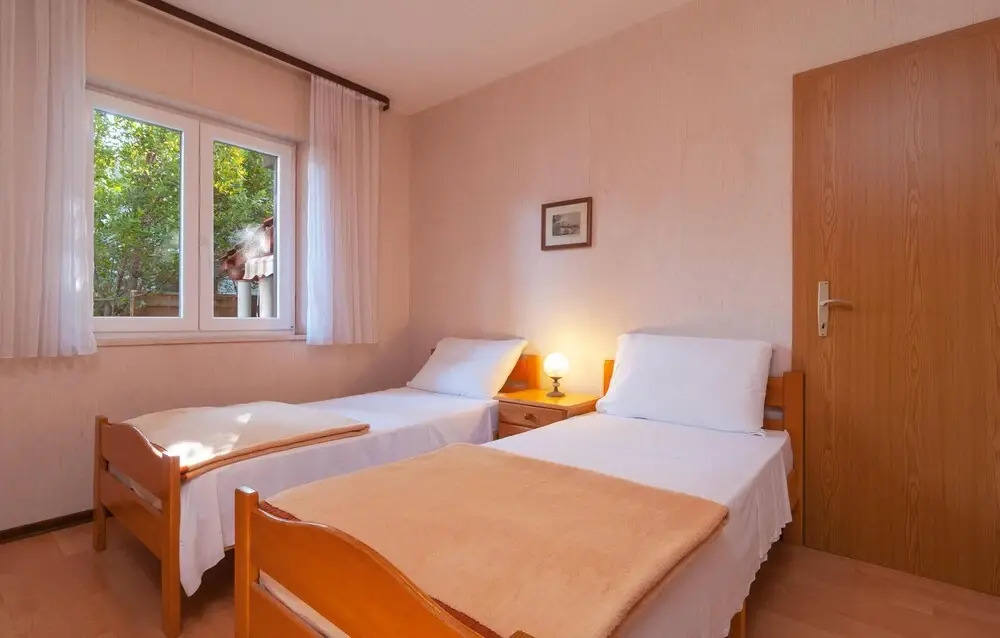 Awesome Apartment in Splitska With 2 Bedrooms and Wifi