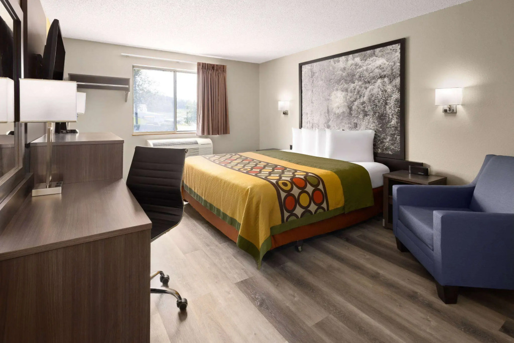Super 8 by Wyndham Burnham/Lewistown
