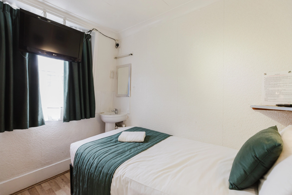 Falcon Hotel