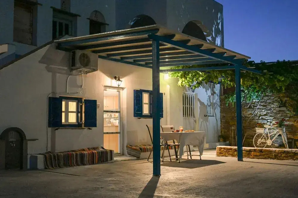 La Luna in Agia Barbara Tinos
