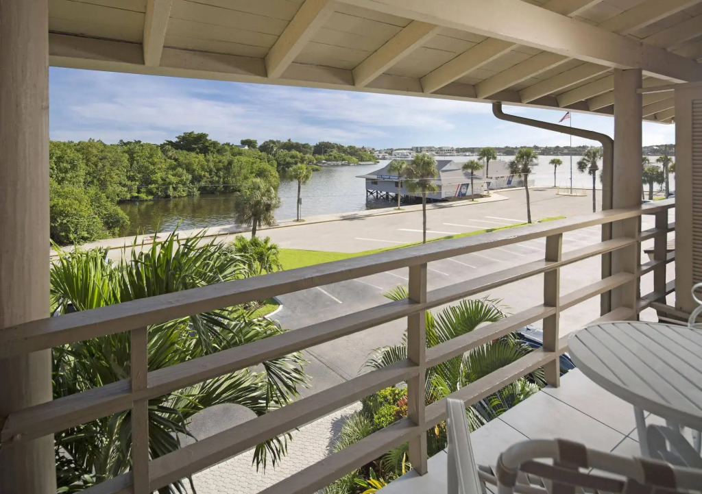 Cove Inn on Naples Bay