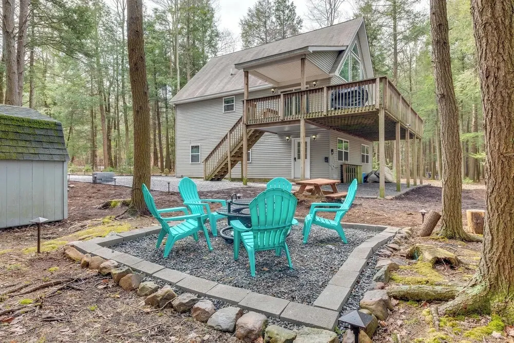 Lakefront Poconos Cabin w/ Deck & Game Room