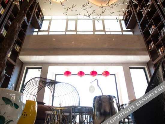 Elong Deluxe International Hotel (Yingcheng Plaza Yigou City)