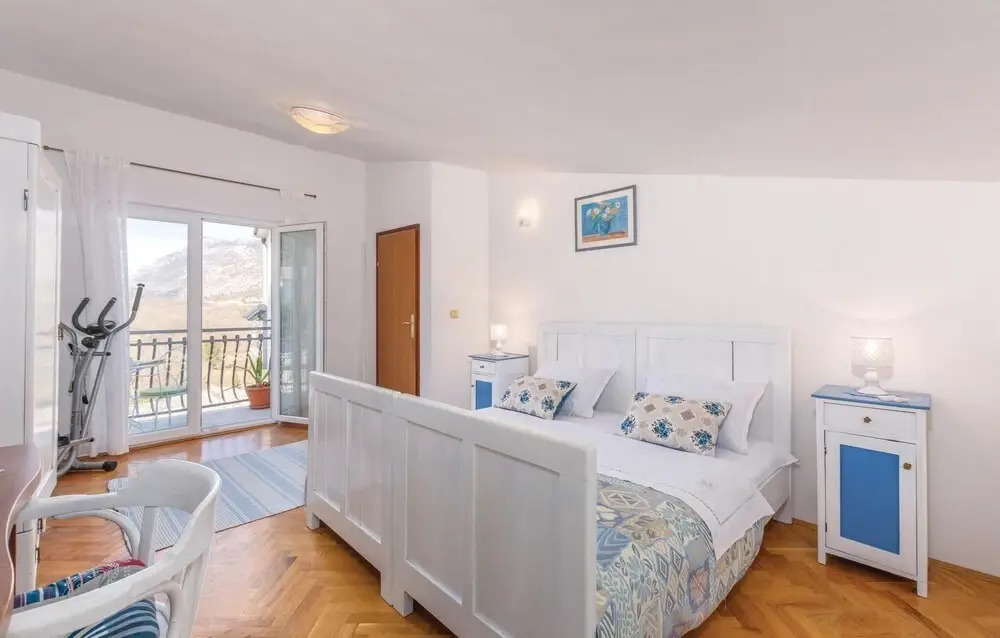 Awesome Home in Gata Zvecanje With Wifi, Outdoor Swimming Pool and 3 Bedrooms