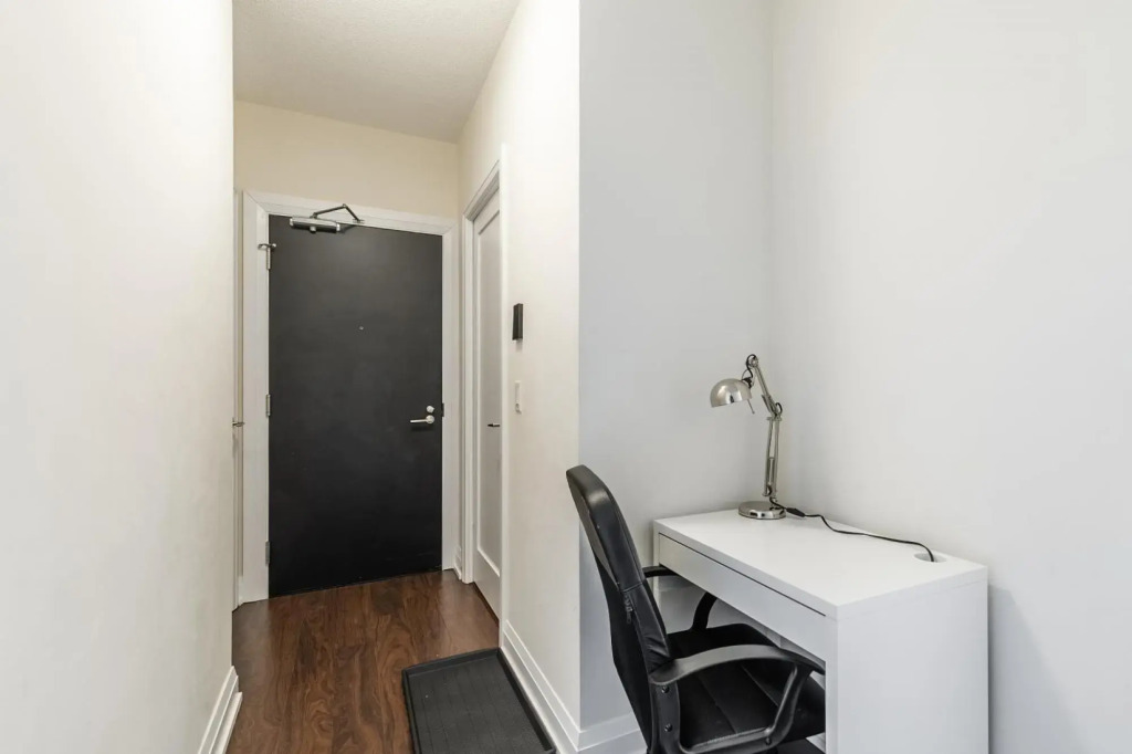 2 Bedroom  2 Bathroom Family Unit. FREE PARKING